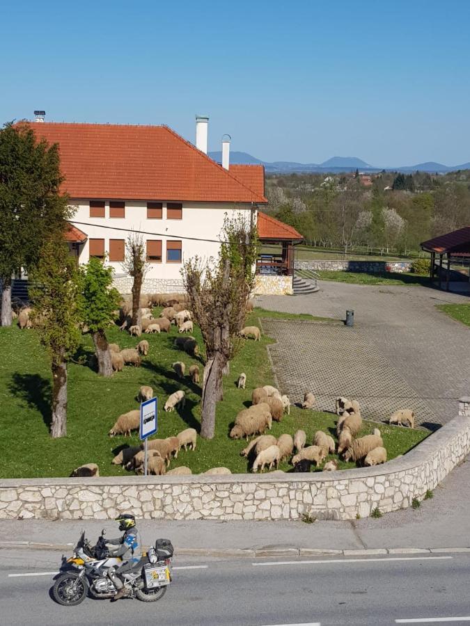 Accommodation "Old Town Dreznik" Rakovica Eksteriør bilde
