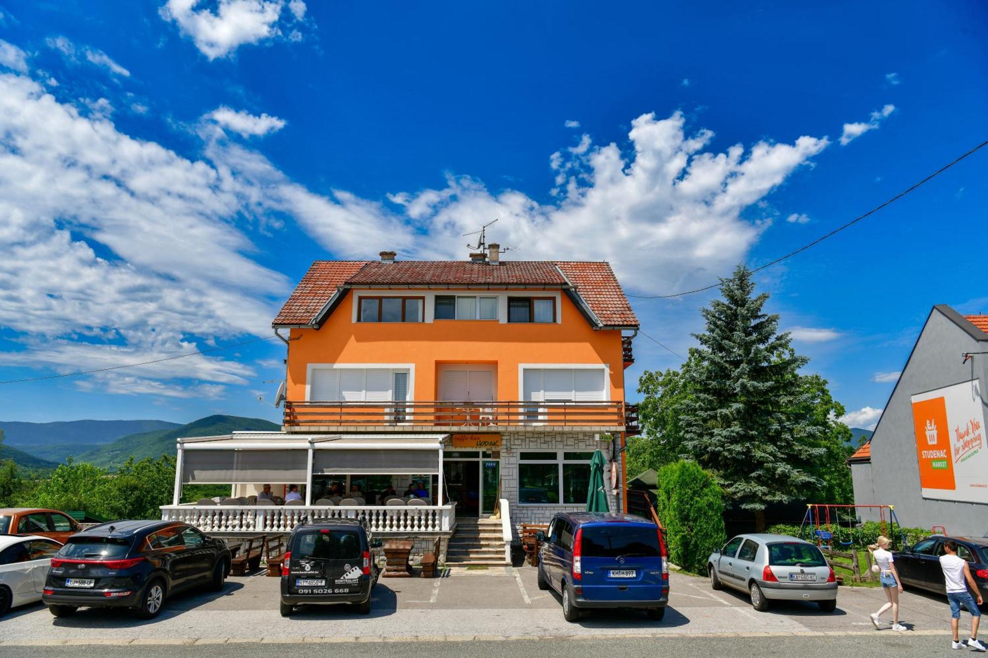 Accommodation "Old Town Dreznik" Rakovica Eksteriør bilde