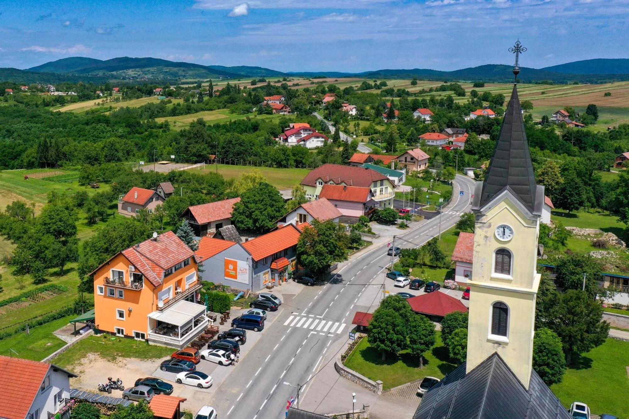 Accommodation "Old Town Dreznik" Rakovica Eksteriør bilde